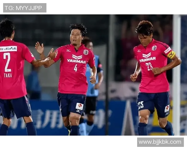 大分三神与广岛三箭历史交锋记录分析与战绩回顾